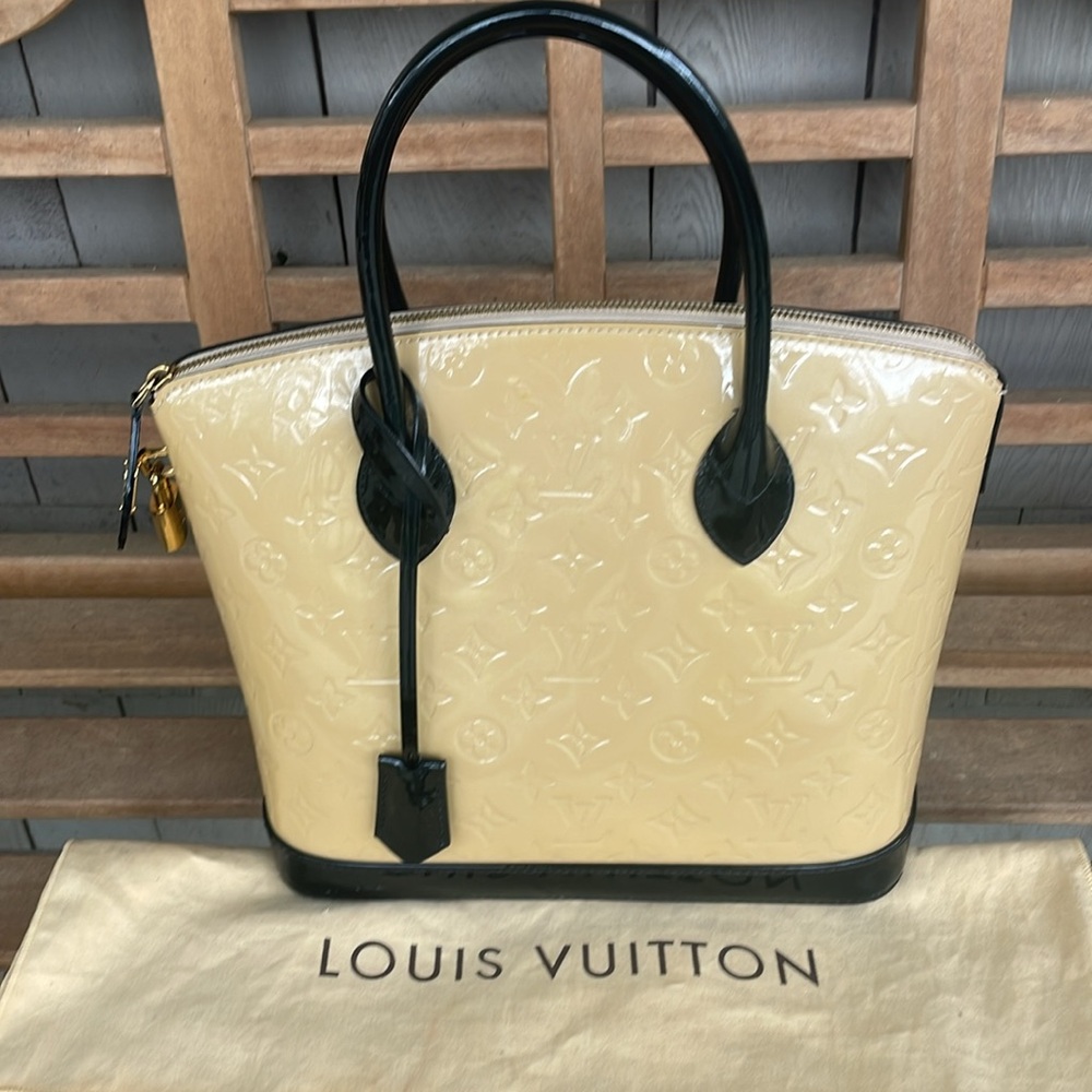Louis Vuitton Lockit Vernis  MM cream/ Black EUC
